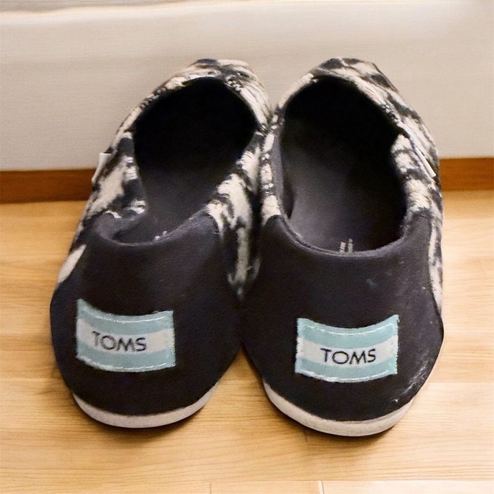 TOMS Monochrome Houndstooth Slip-Ons - Picture 2 of 7